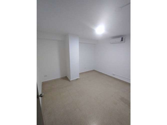 Alquiler de local de 100 mts en El Cangrejo - Imagen 7