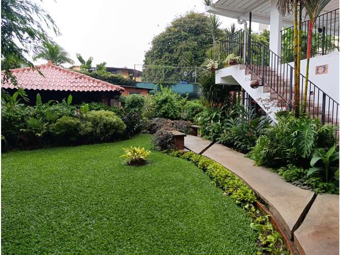 Casa en venta, El Carmen, Panamá | con piscina y local comercial | ES - Imagen 3