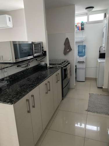 Alquiler amoblado 2 rec/2 baños, piso 36, vista al mar, acceso directo Parque Omar – PH Park Point