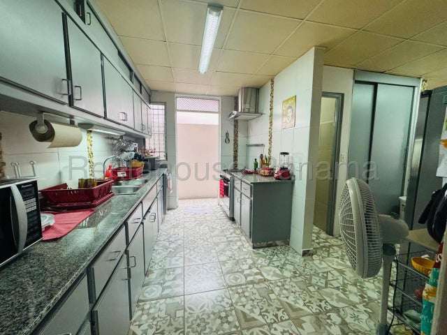 Venta de casa en Los Laureles, Chanis *