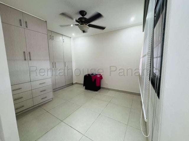 Venta de casa en Los Laureles, Chanis *