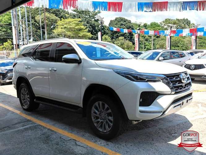 TOYOTA FORTUNER 2022 CON 1 AÑO DE GARANTIA