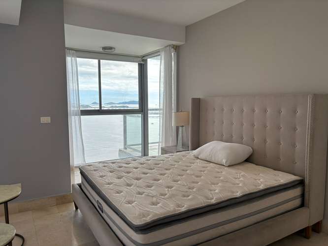 Alquilo espectacular apartamento amoblado en av Balboa 