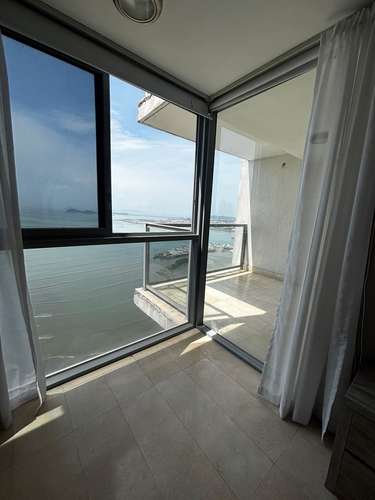 Alquilo espectacular apartamento amoblado en av Balboa 