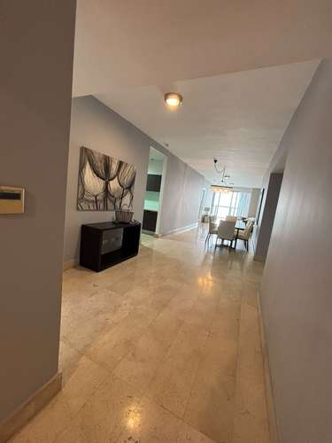 Alquilo espectacular apartamento amoblado en av Balboa 
