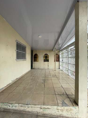 Alquilo Casa LINDA VISTA ENTRANDO POR LA CLINICA YEE-VACIA SIN NADA