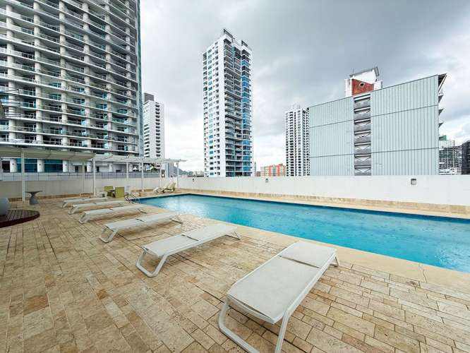 Vistas a la Bahía, la Marina y la Ciudad Desde una Terraza Envolvente: Apartamento con Vista a la Bahía en Sky, Avenida  - Imagen 20
