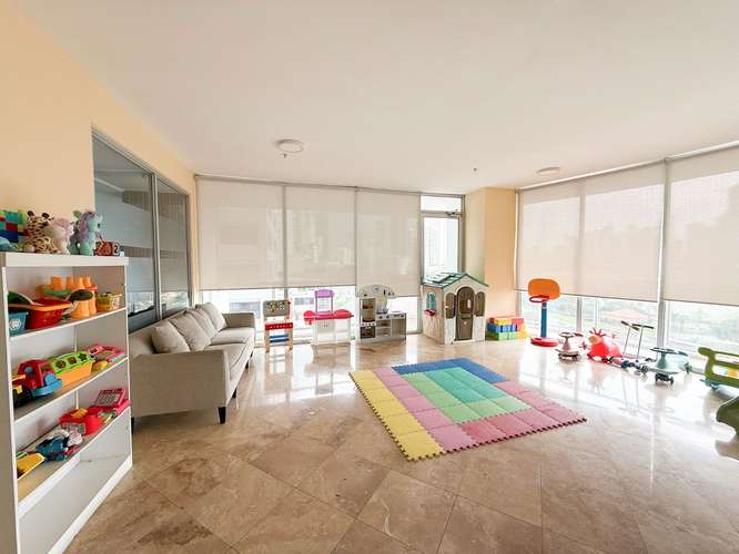 Vistas a la Bahía, la Marina y la Ciudad Desde una Terraza Envolvente: Apartamento con Vista a la Bahía en Sky, Avenida  - Imagen 17