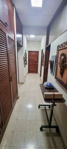 Se Alquila Espaciosa Casa con Jardines y Terraza – Amplitud y Privacidad en Calle Principal - Imagen 10