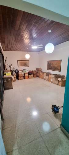Se Alquila Espaciosa Casa con Jardines y Terraza – Amplitud y Privacidad en Calle Principal - Imagen 12