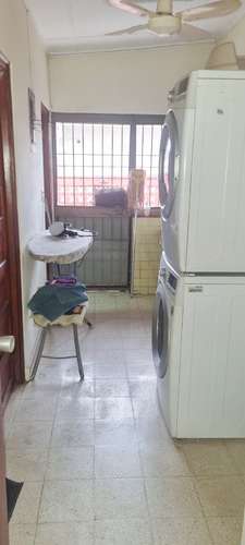 Se Alquila Espaciosa Casa con Jardines y Terraza – Amplitud y Privacidad en Calle Principal - Imagen 15