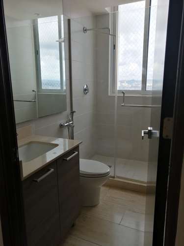 Alquilo apartamento amoblado en Costa del Este, 3 recamaras, 201m2, area social completa, fácil acceso al corredor. - Imagen 15