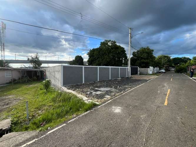 Alquilo terreno en Tocumen, Las Mañanitas, 500m2, con portón eléctrico, tanque de agua, electricidad de 110v y 220v. - Imagen 2