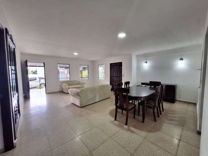 Casa en el Dorado de dos Niveles y 4 Parking - Imagen 1