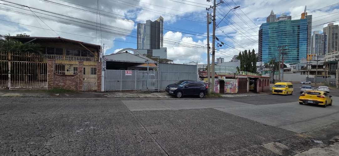Casa en cerca de área comercial e industrial muy bien ubicada 