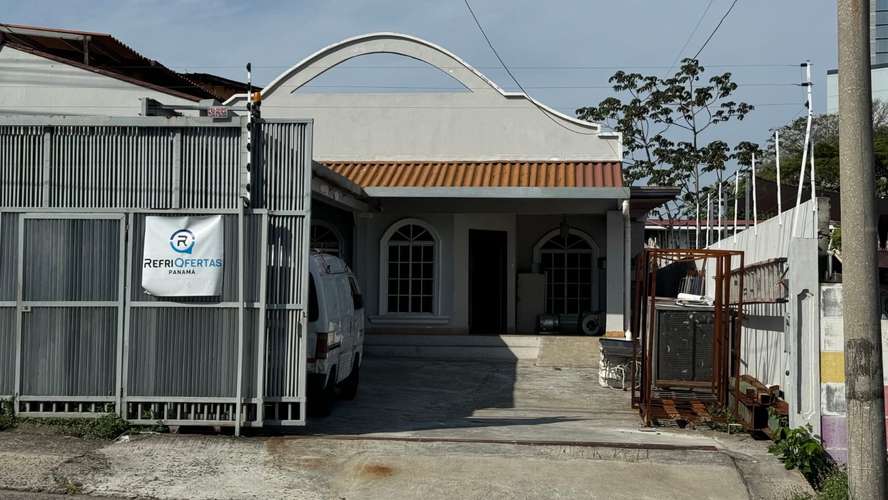Casa en cerca de área comercial e industrial muy bien ubicada  - Imagen 3