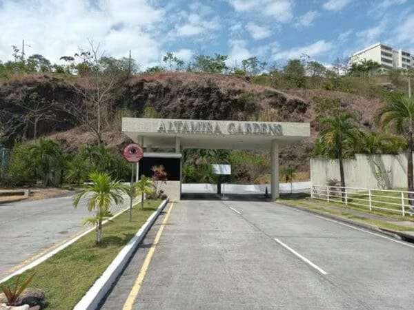 Alquilo apartamento PH Altamira Garden al lado del estadio road carow