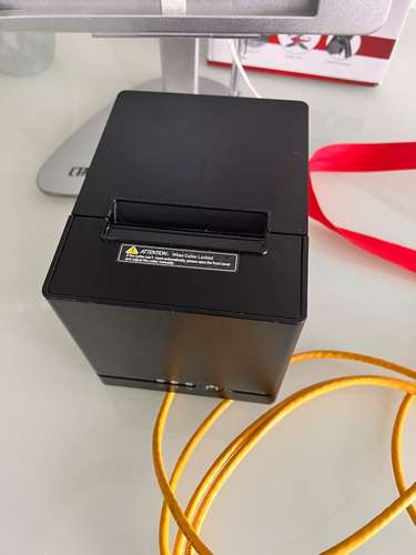 Soporte de seguridad para iPad + impresora térmica – $120