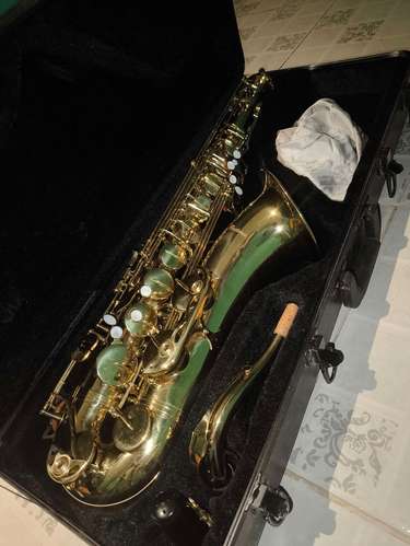 VENDO SAXOFÓN EXCELENTE ESTADO 