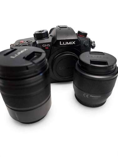 Kit Lumix GH5S + Lentes Lumix G 25mm y ft