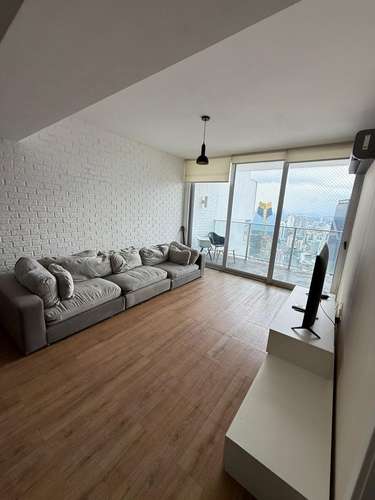 Alquiler de apartamento en avenida balboa con vista al mar
