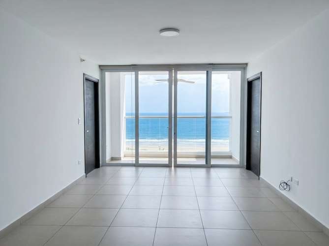 Exclusivo apartamento de 3 recámaras en Costa del Este con vista al mar y amenidades de lujo por $450,000