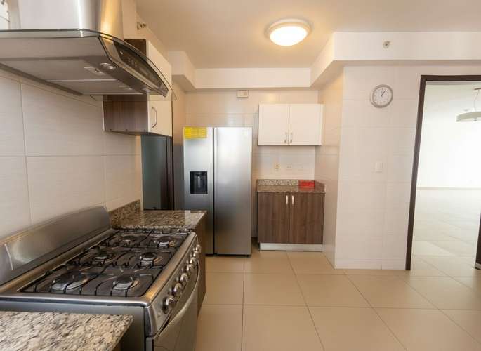 Exclusivo apartamento de 3 recámaras en Costa del Este con vista al mar y amenidades de lujo por $450,000