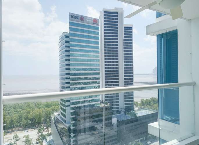 Exclusivo apartamento de 3 recámaras en Costa del Este con vista al mar y amenidades de lujo por $450,000