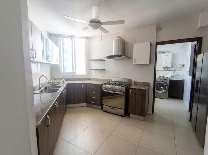 Exclusivo apartamento de 3 recámaras en Costa del Este con vista al mar y amenidades de lujo por $450,000 - Imagen 5