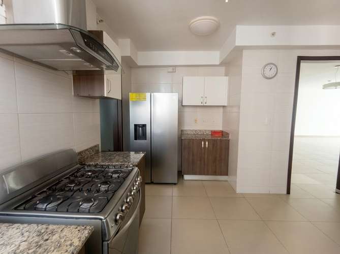 Exclusivo apartamento de 3 recámaras en Costa del Este con vista al mar y amenidades de lujo por $450,000 - Imagen 6