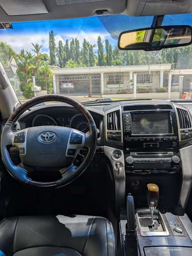 Toyota LandCruiser VX 4x4 7 Pasajeros - Imagen 9