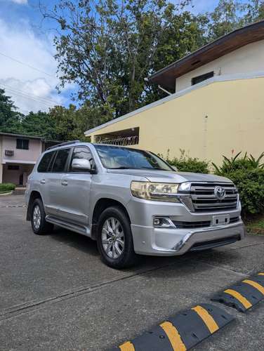 Toyota LandCruiser VX 4x4 7 Pasajeros - Imagen 3