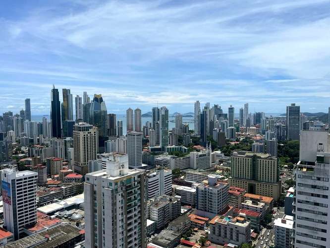 Apartamento piso 39 con vista a la bahía · PH Luxor 400, El Cangrejo · $258,000