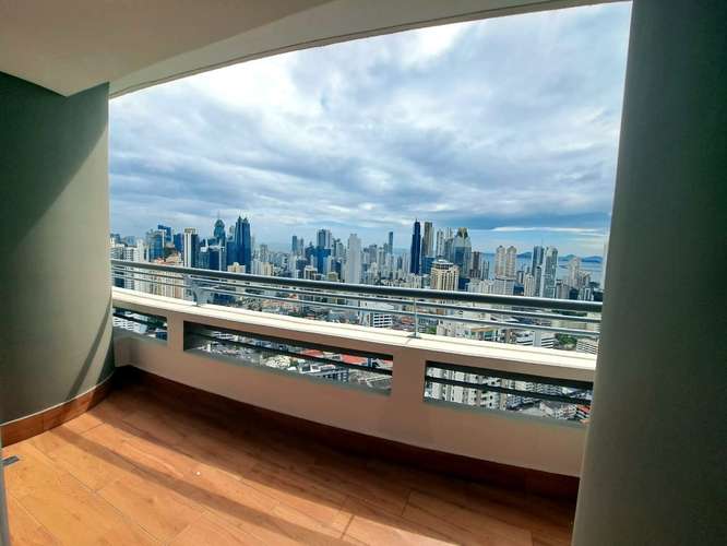 Apartamento piso 39 con vista a la bahía · PH Luxor 400, El Cangrejo · $258,000 - Imagen 2
