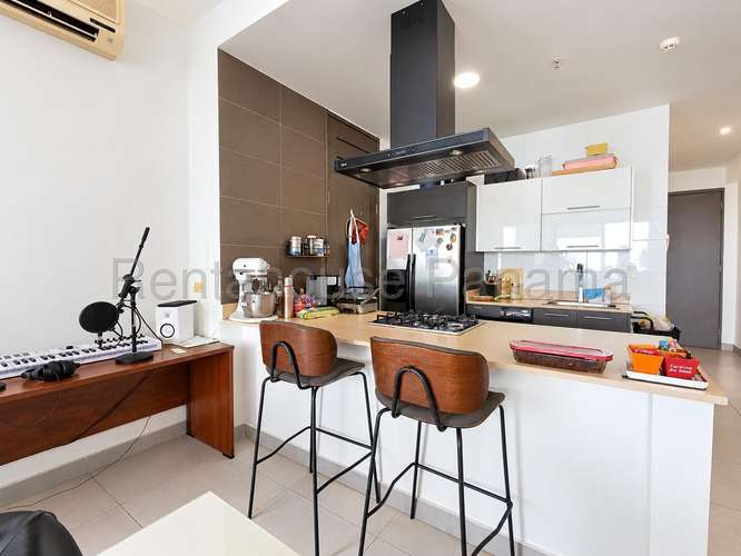 Se Alquila Apartamento en Avenida Balboa DPA27-3056