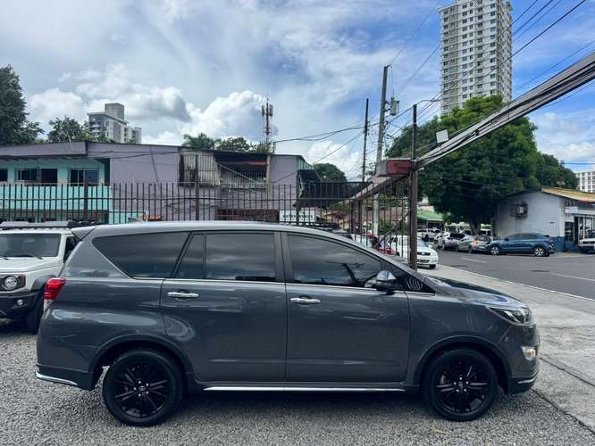 TOYOTA INNOVA 2022 - Imagen 4