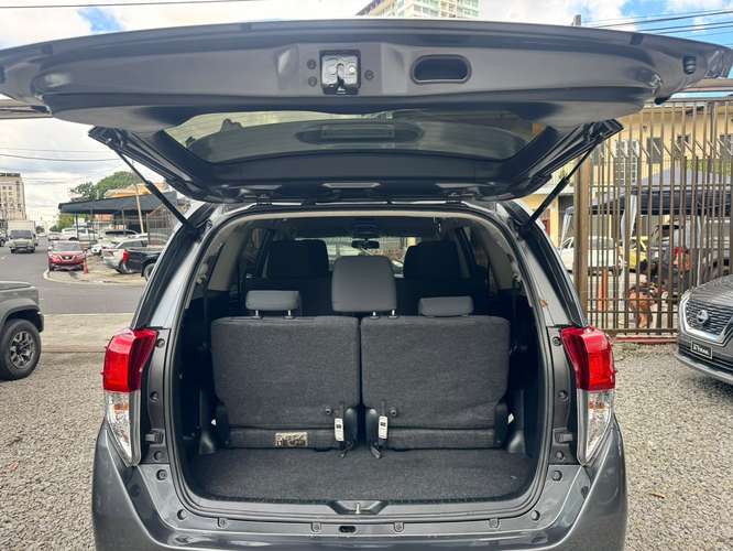 TOYOTA INNOVA 2022 - Imagen 17
