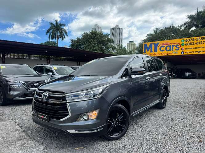 TOYOTA INNOVA 2022