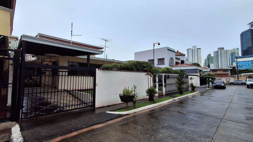 Villa Lilla, San Francisco. Casa 750mts 5r 4.5b 5est $885,000.00neg