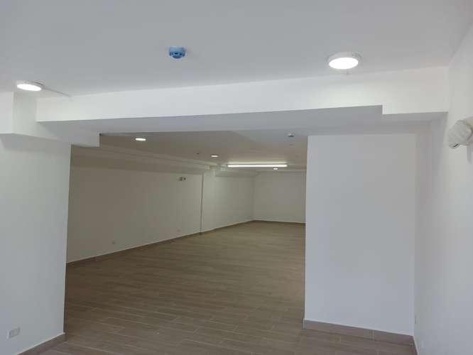 Alquiler de Local comercial en Vía España, 130m2 - Imagen 2