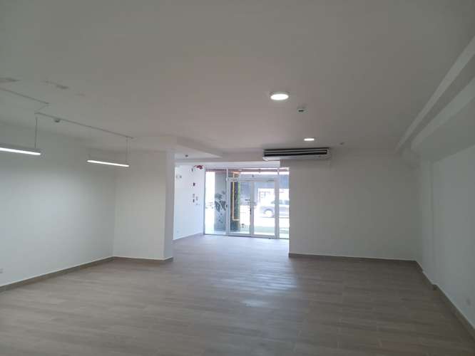 Alquiler de Local comercial en Vía España, 130m2