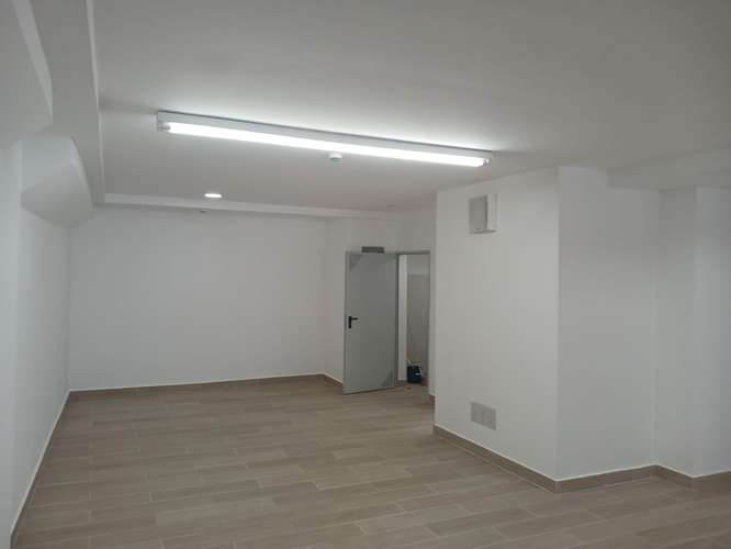 Alquiler de Local comercial en Vía España, 130m2 - Imagen 3