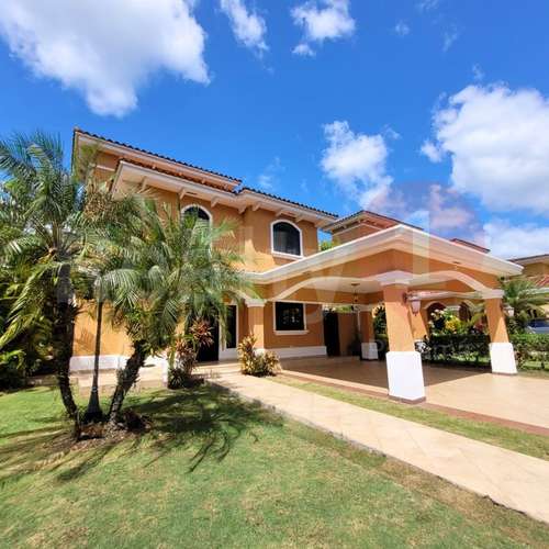 CASA EN ALQUILER EN CLAYTON – PH CLAYTON VILLAGE – 350 M² – PISCINA PRIVADA, AMPLIO PATIO Y TERRAZA TECHADA