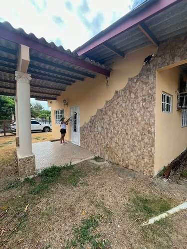 Casa en venta con piscina en Nueva Gorgona - Imagen 5