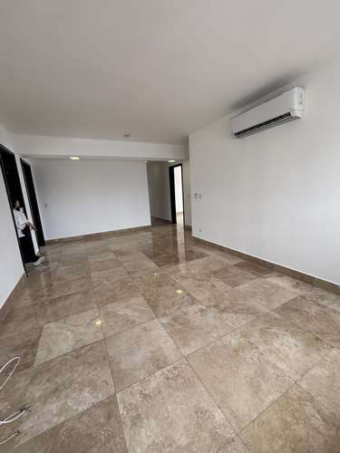 OPORTUNIDAD EN Q TOWER! 365 M² POR SOLO $3,600