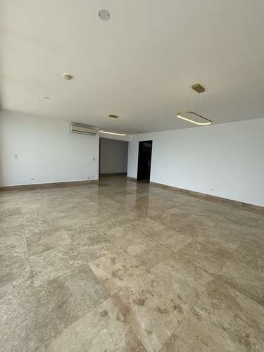 OPORTUNIDAD EN Q TOWER! 365 M² POR SOLO $3,600