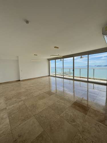 OPORTUNIDAD EN Q TOWER! 365 M² POR SOLO $3,600