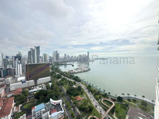 Alquilo Apartamento en Avenida Balboa LC27-3111