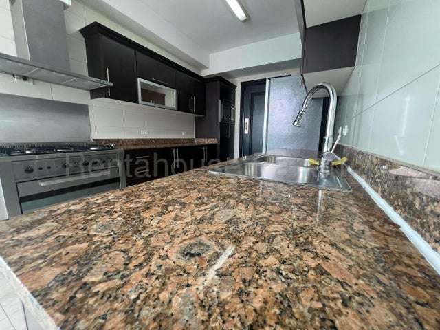Venta de apartamento dúplex en Ocean Two, Costa del Este IH27-3092