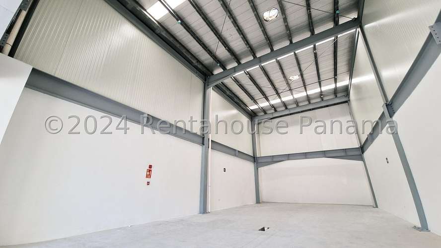Galera en Venta Parque Lefevre 24EPP6054 - Imagen 3